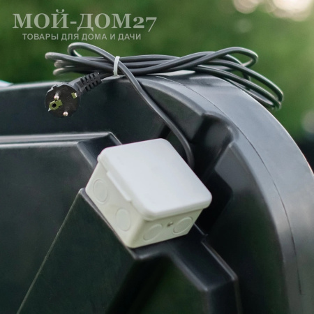 Бак для душа 150 литров с подогревом | Мой-Дом27 | Оснащен электронагревателем 2кВт, обеспечивает быстрый и равномерный нагрев воды в баке.
Нагрев 150 литров с 10 до 40 градусов примерно за 2,5 часа.
Устойчивость к солнечному излучению и температурным воздействиям.
В комплектацию входит боковой штуцер для залива воды, индикатор уровня жидкости и душевая лейка.